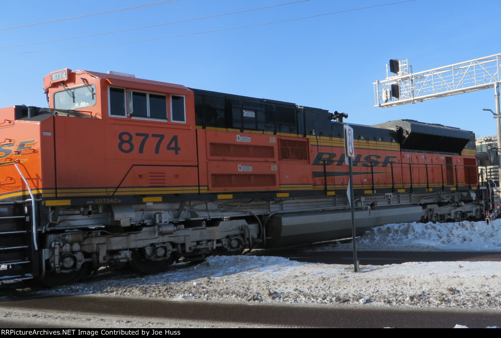 BNSF 8774